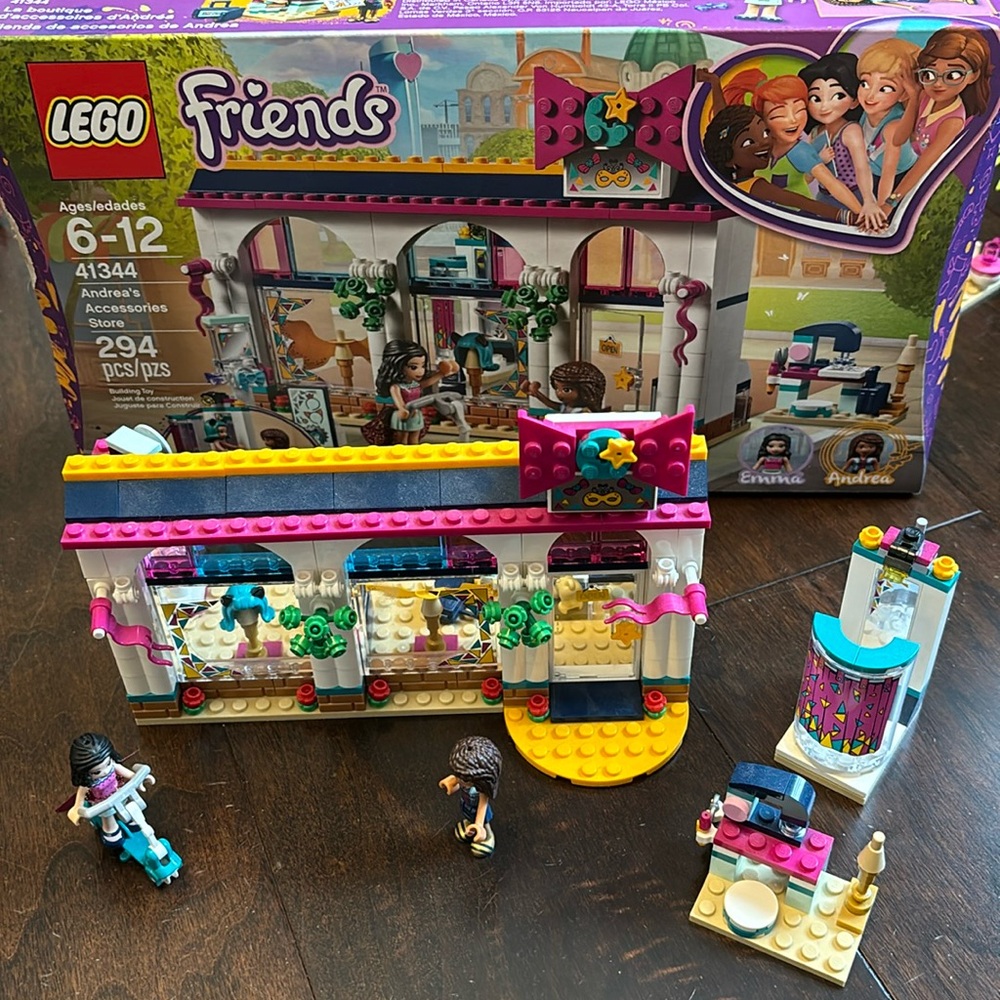 Lego friends Andrea’s Accessories Store.